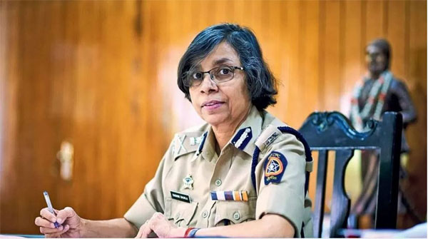 चुनाव आयोग ने महाराष्ट्र की DGP रश्मि शुक्ला को हटाया