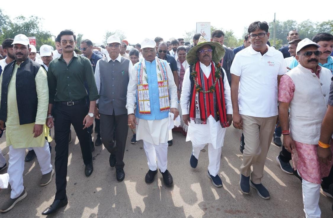 केन्द्रीय मंत्री मांडविया व CM साय ने माटी के वीर पदयात्रा का किया शुभारंभ